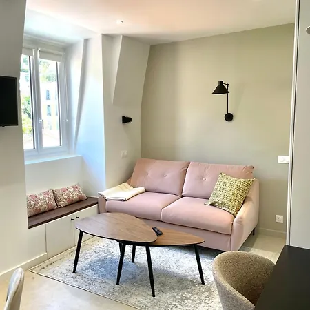 De Charme Proche Gare Apartment *