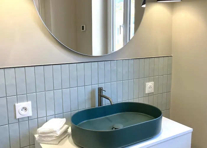 De Charme Proche Gare مينتون