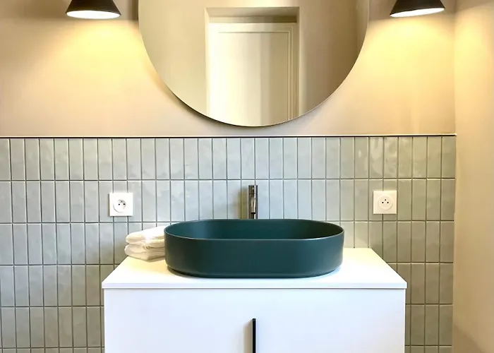 De Charme Proche Gare مينتون